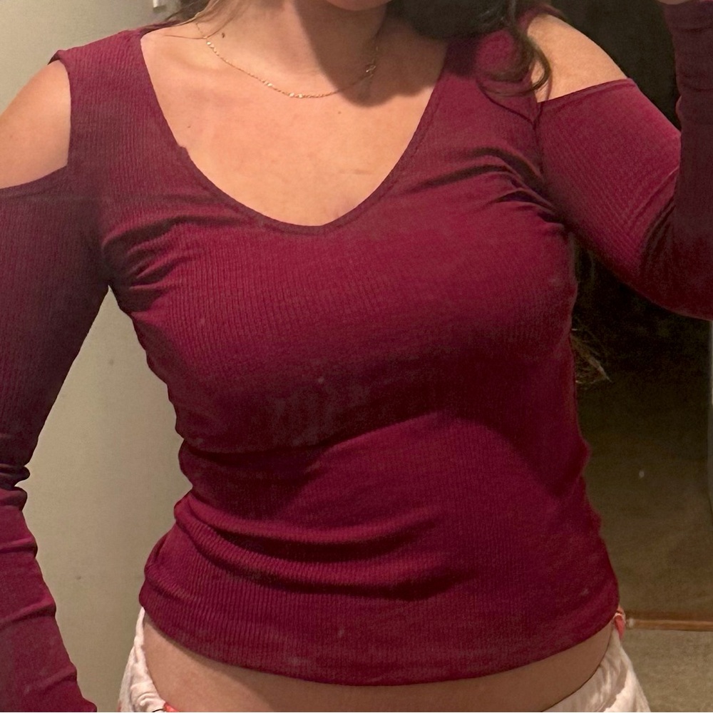 Maroon cutout shoulder long sleeve